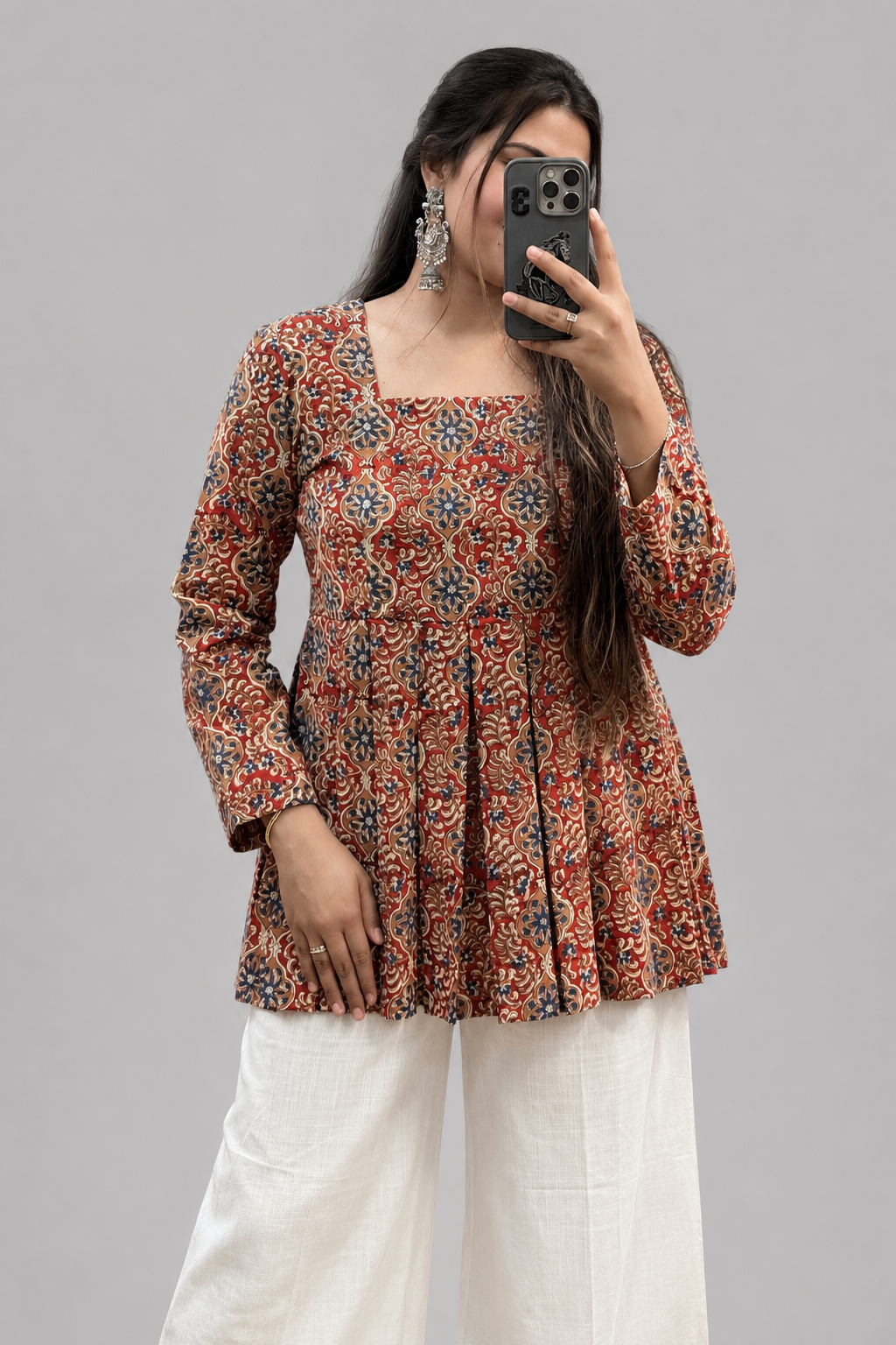 0D5B1195-07C2-4E82-AFC1-CB0A1D9102C7 Kalamkari Box Pleated - Image 1
