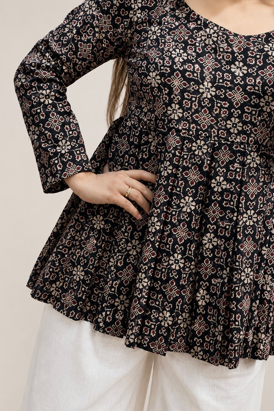 203439B3-7688-4568-8D2C-C8103237F060 Ajrak Box Pleated - Image 1